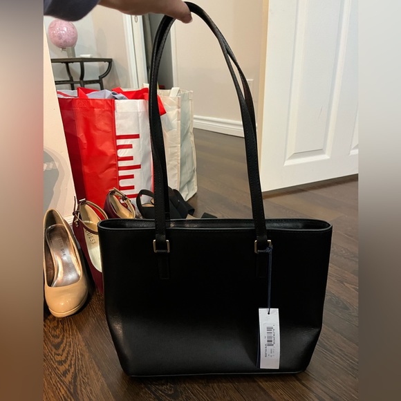 Dooney & Bourke Black Saffiano Shopper Purse! Brand new, never used! - Picture 3 of 6